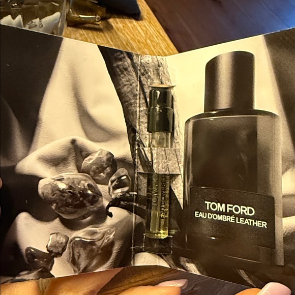 Tom Ford Eau Dombre leather sample - Picture 2 of 2